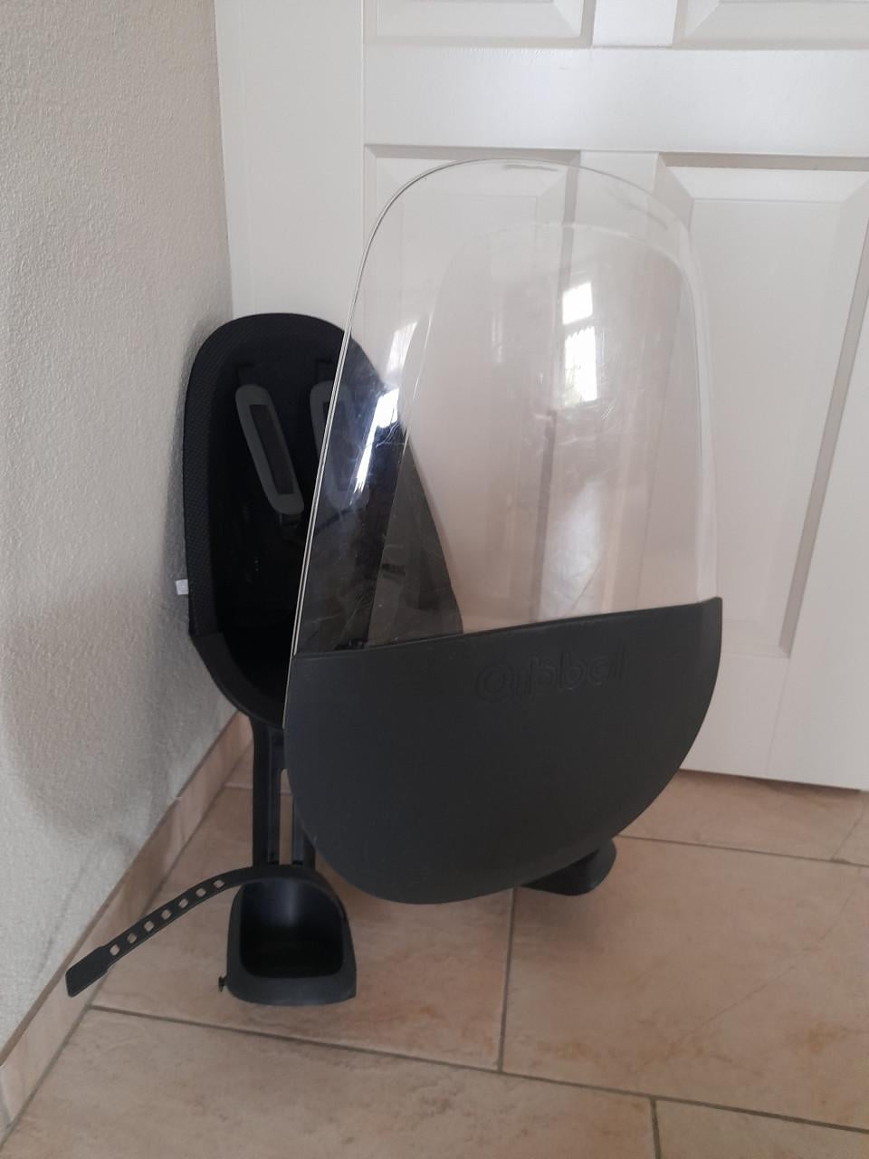 Qibbel Air Fietsstoeltje Voor - Zwart met scherm (in goede staat )