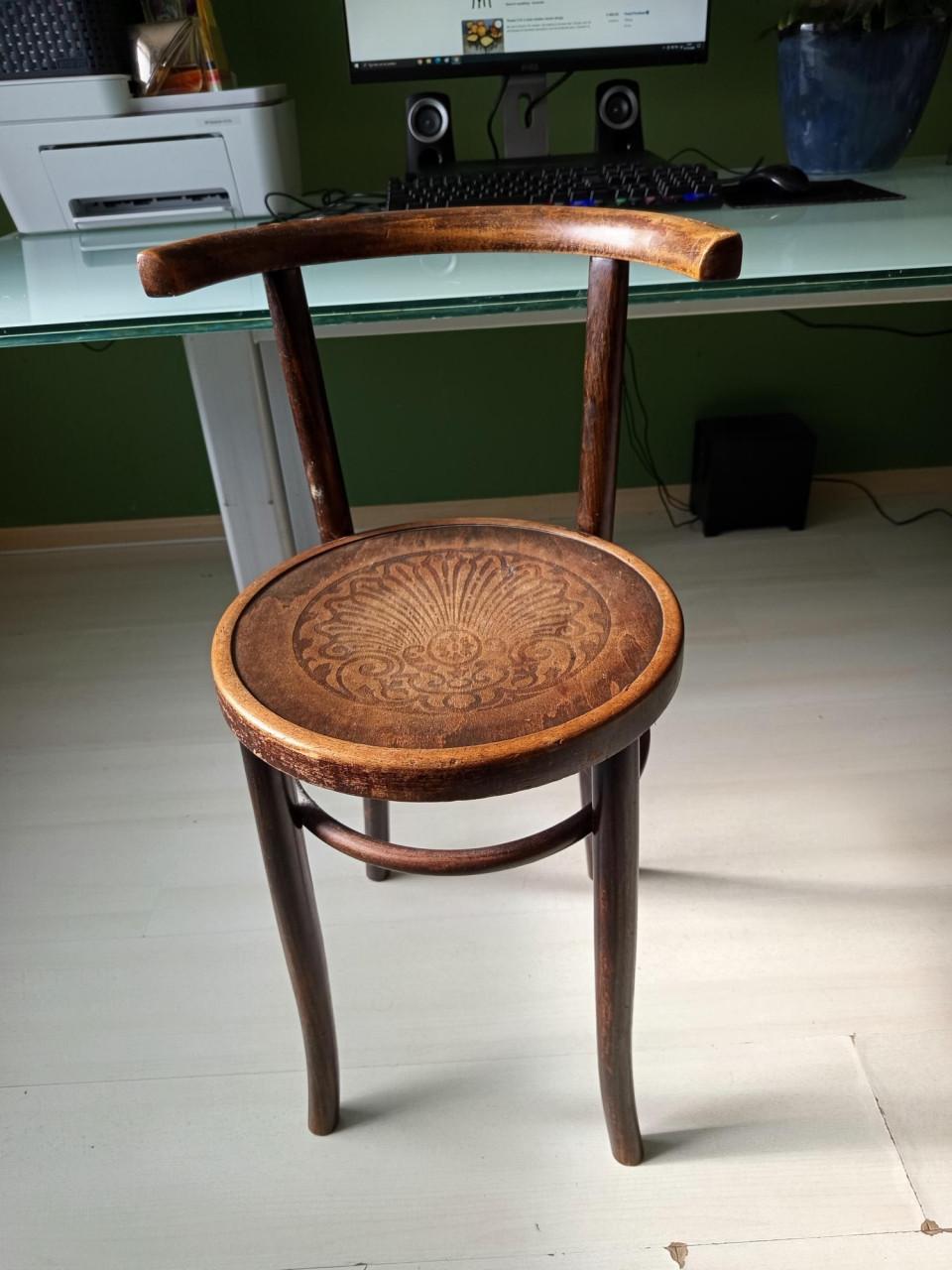 Antieke Weense Thonet-stijl stoel reliëfzitting (ca. 1900)