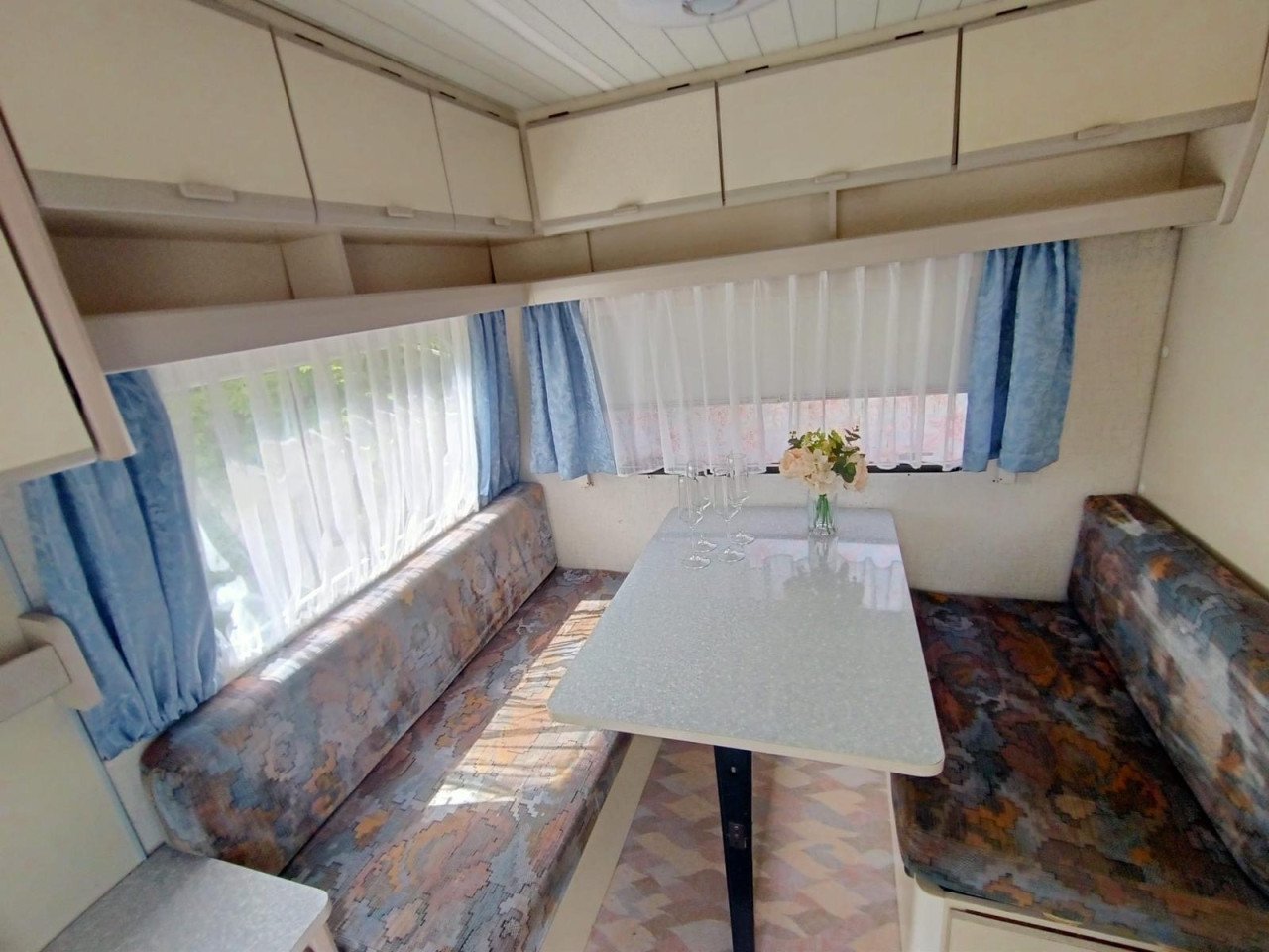 Gezinscaravan Burstner 440 , 1991 met voortent en luifel
