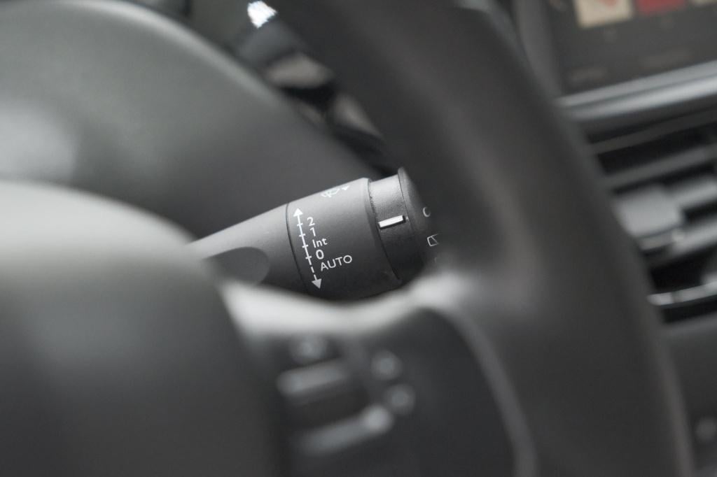 Peugeot 208 puretech 82 signature | apple carplay | parkeersensoren | navig