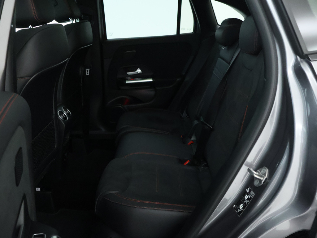 Mercedes-Benz Gla-klasse 180 business solution amg | sfeerverlichting | pan