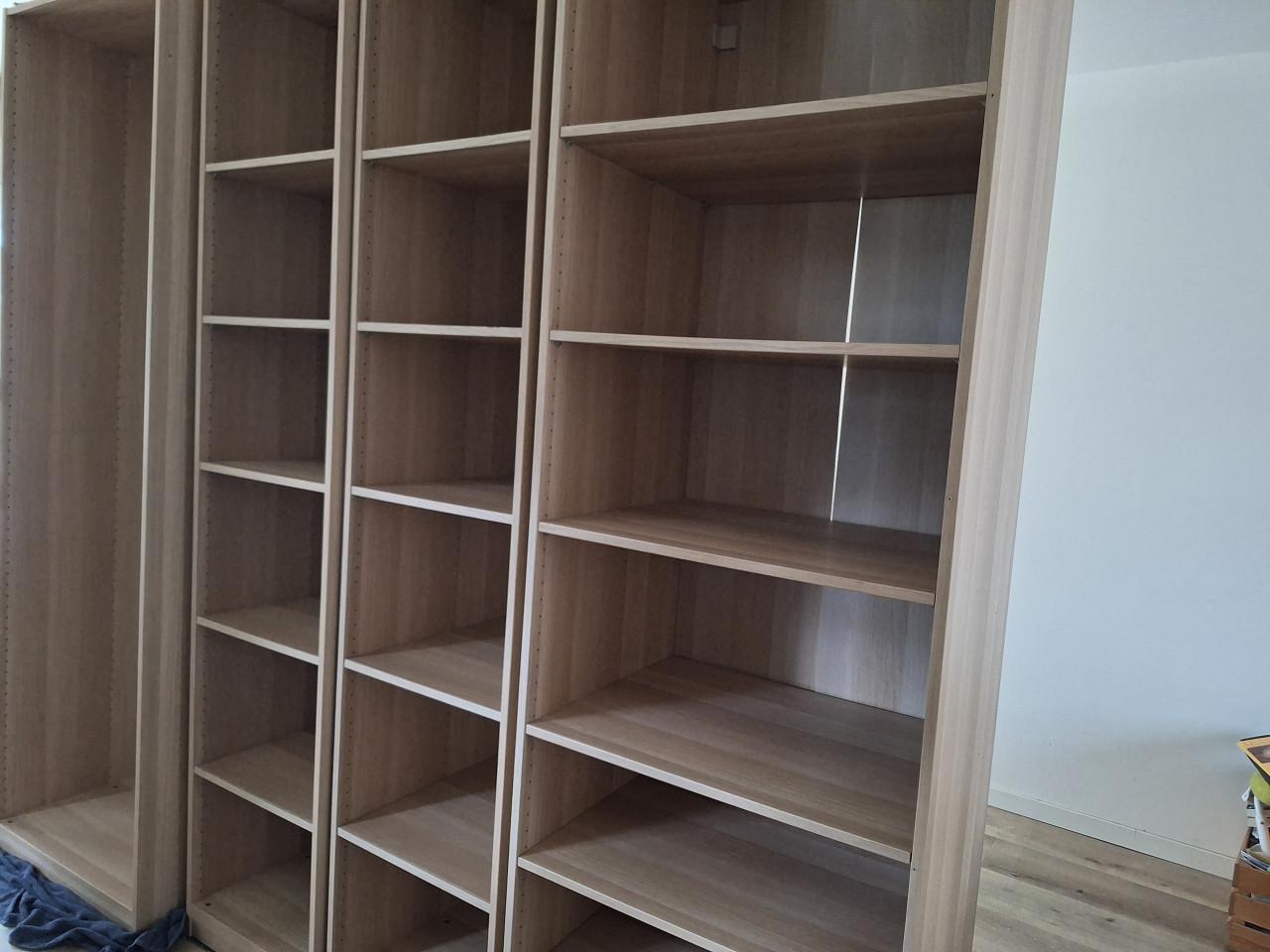 Ikea kast met glazen schuifdeuren