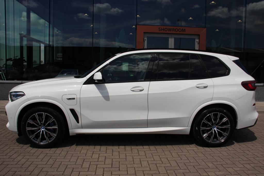 BMW X5 xdrive45e high executive | m pakket | pano | luchtvering | trekhaak 
