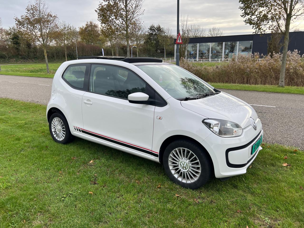 Als nieuw, VW Up uit 2013 met slechts 67.000 km Panoramadak!!