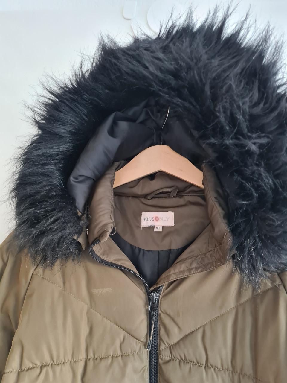 Only Kids kaki Pufferjas Maat 128 Bontkraag met drukkers