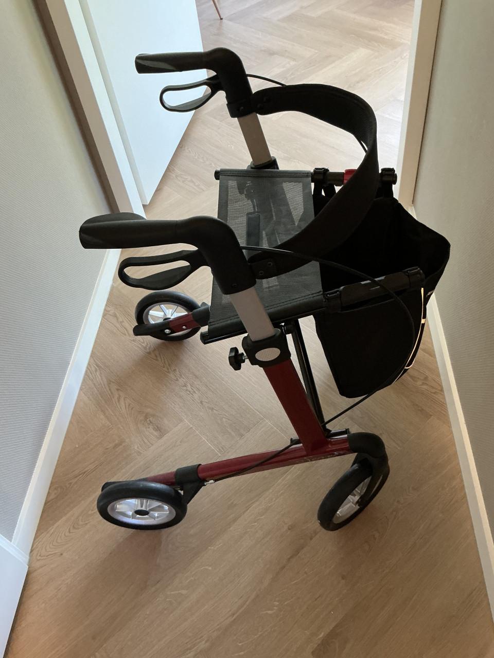 Rollator lichtgewicht zo Goed als nieuw