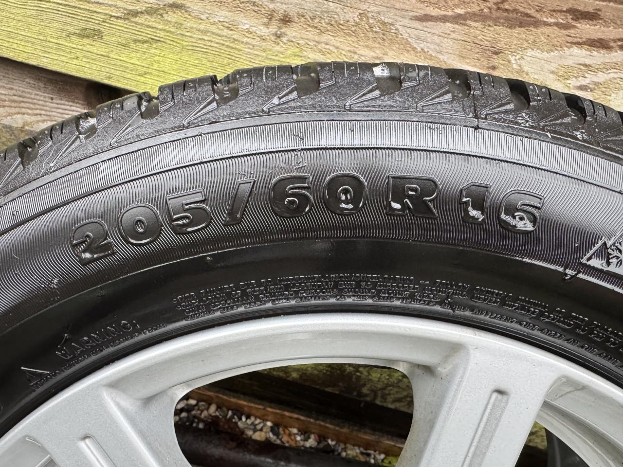 4 Winterbanden met LM velgen 205/60 R16