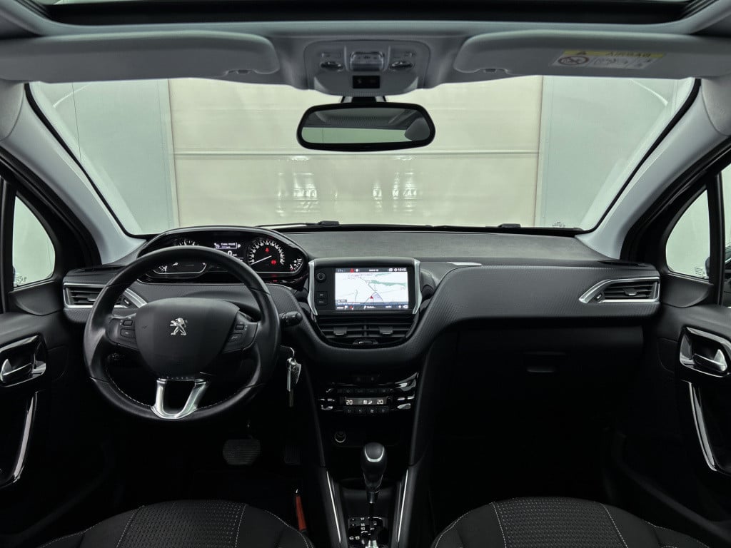 Peugeot 208 110pk automaat allure | rijklaar | panoramadak | navi | achteru