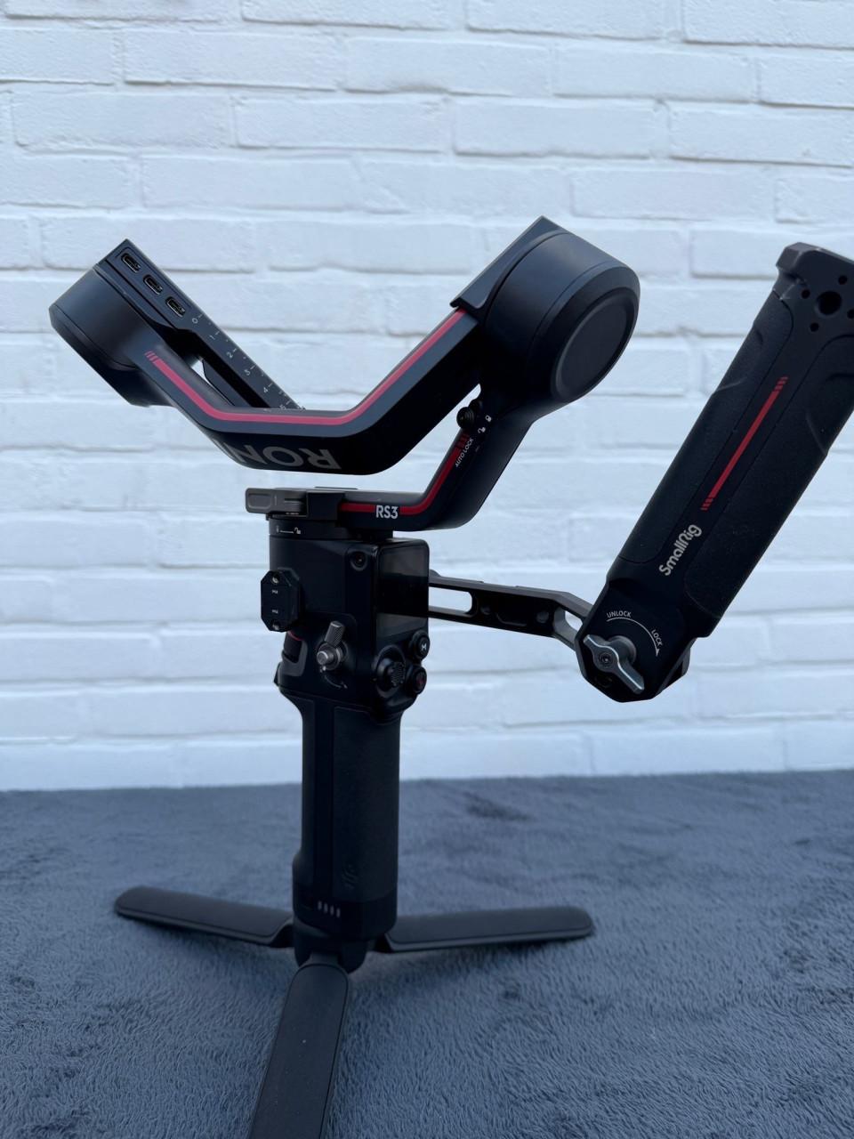 DJI- RS3 Gimbel + SmallRing Sling handgrip + Smallrig Vertical