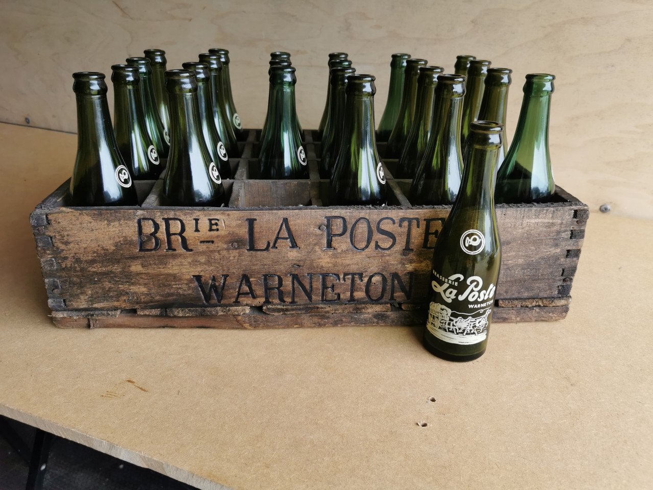 OUD KRATJE MET FLESJES