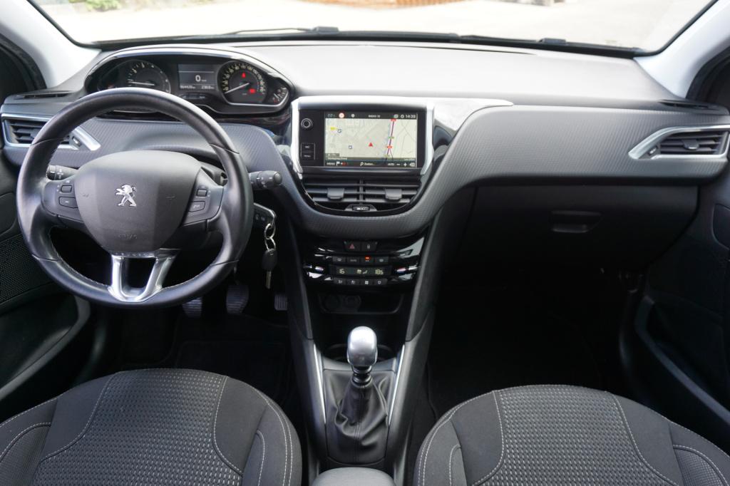Peugeot 208 1.2 puretech tech edition climate / navi / cruise / camera / pd
