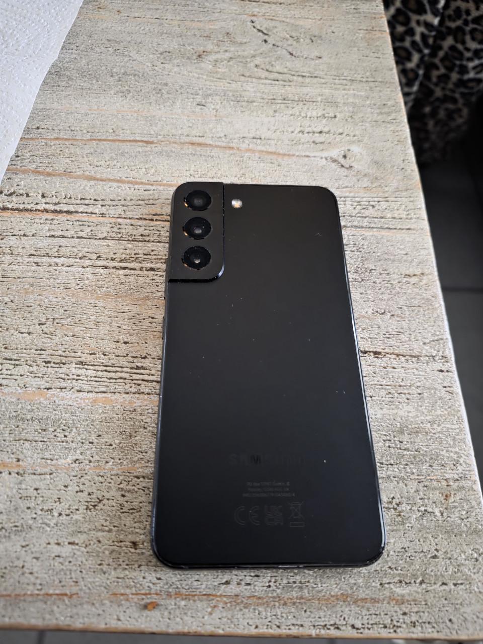 Te koop samsung s22 256gb z.g.a.n zonder oplader