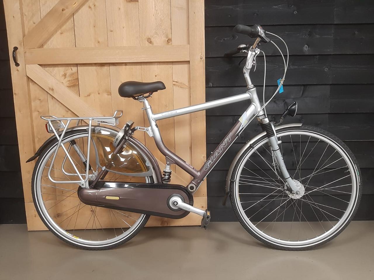 Nette Giant Canberra met 8 versnellingen