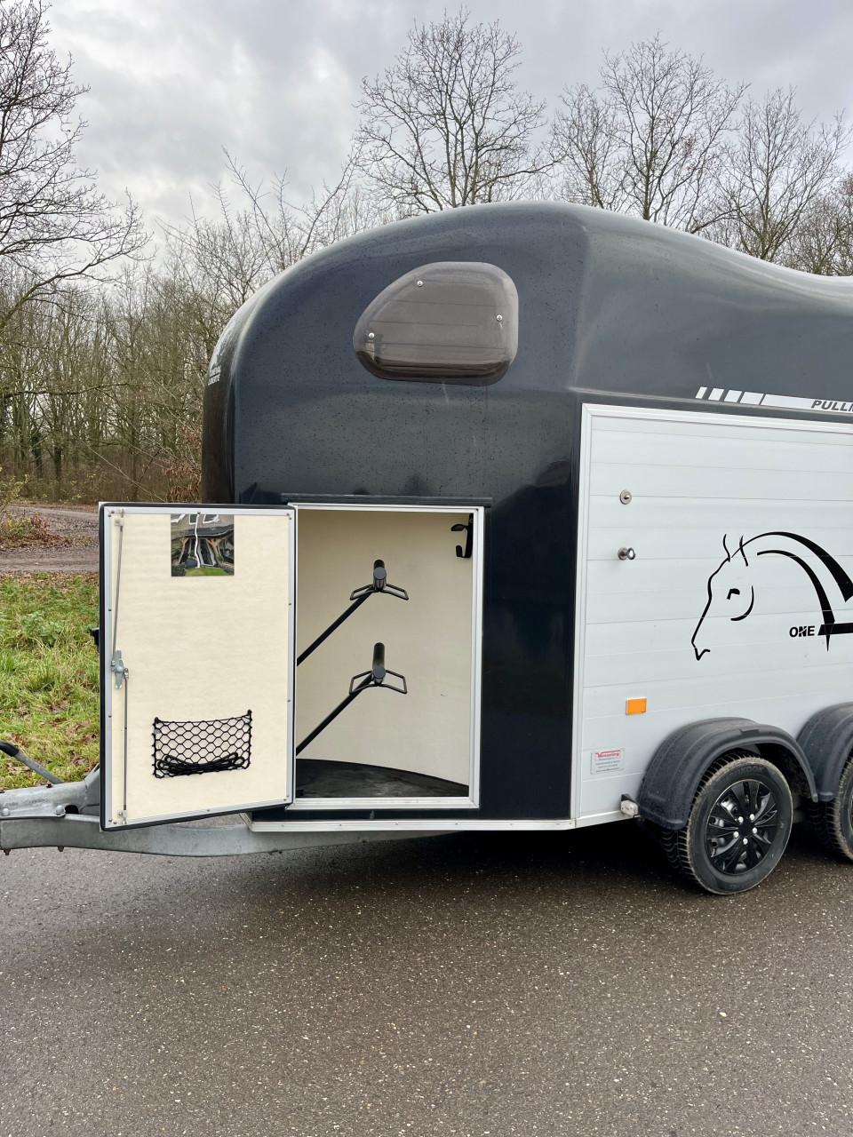 Volledig aluminium Cheval Liberte Gold One met zadelkamer en klep/deur