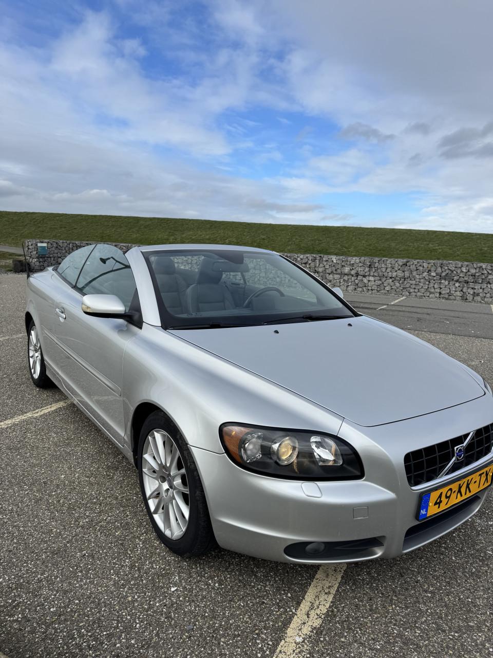 Volvo C70 2.4i Momentum Automaat | 2007 | 127.000 km | Dealer onderhouden
