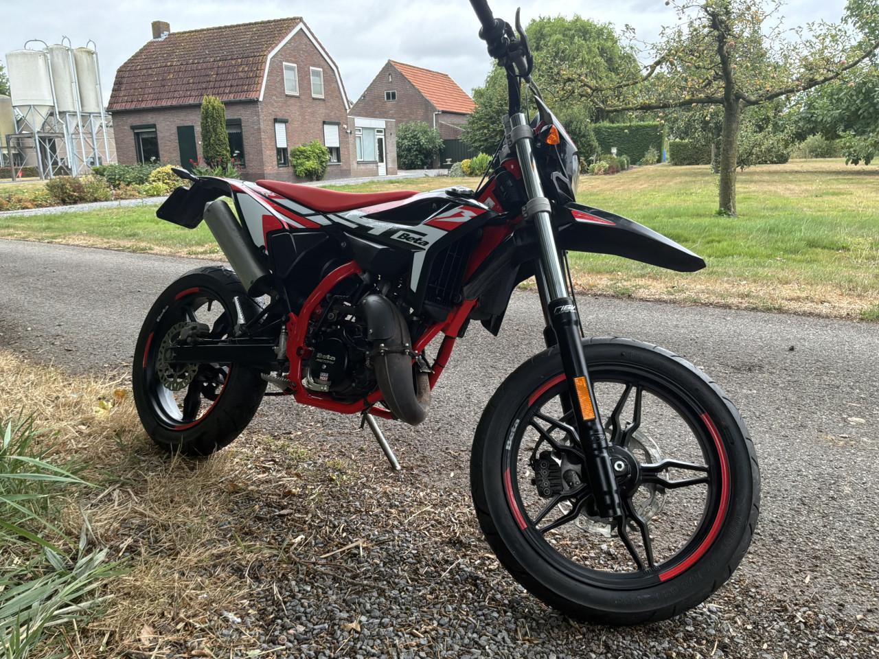 Te koop aangeboden een mooie Beta Motard Sport