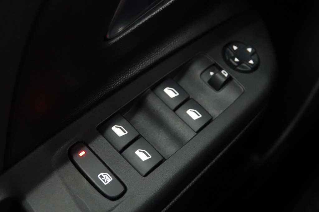 Opel Corsa 1.2 gs line | cruise | carplay | camera | pdc |