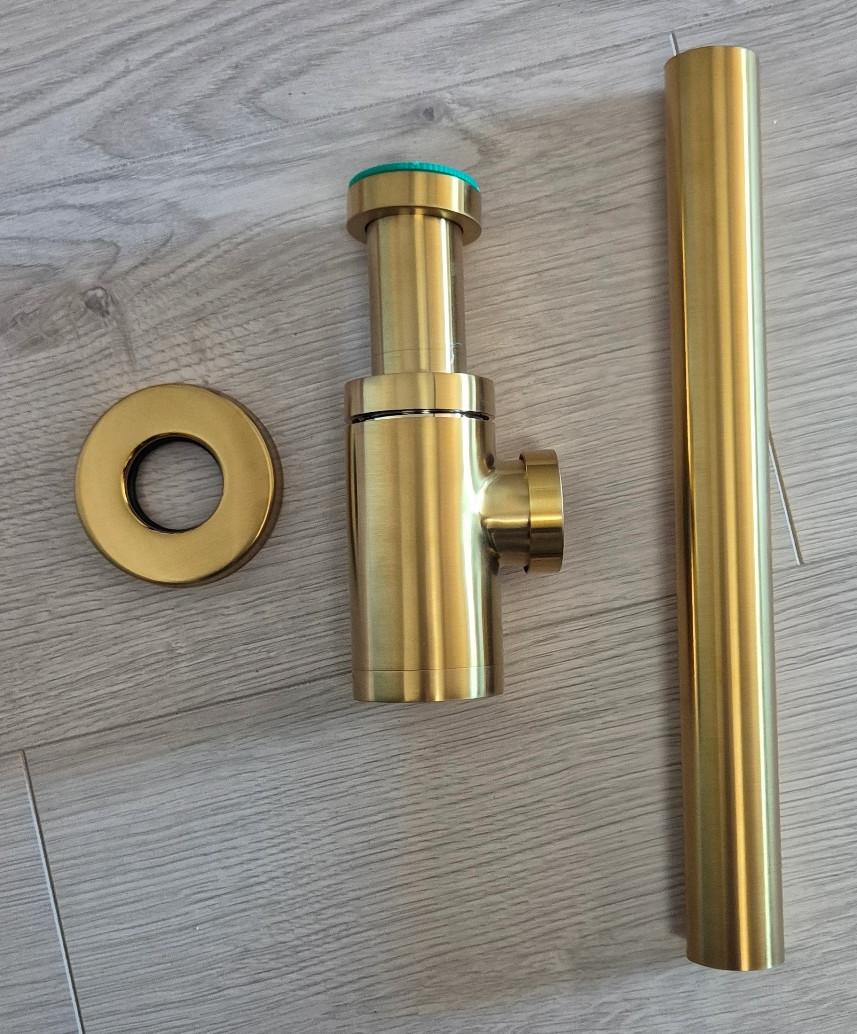 Wit keramisch toilet fonteintje met toebehoren