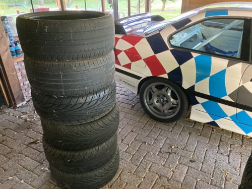 Zomerbanden 225/40 R18 92W XL  totaal 6 stuks !  zie tekst