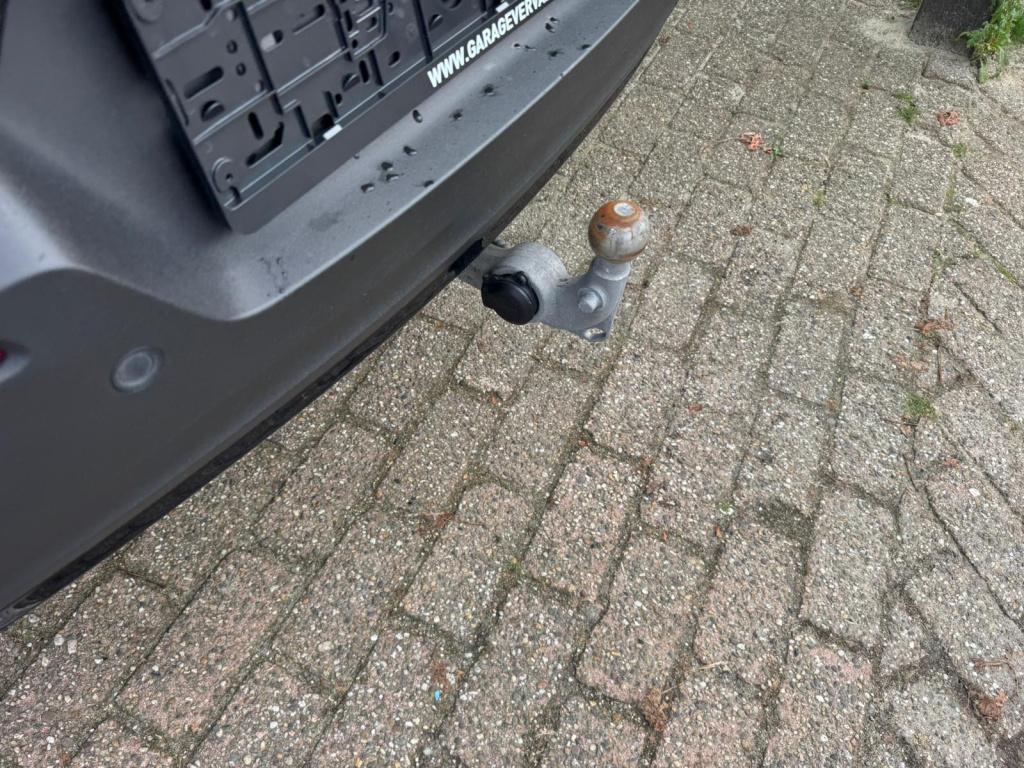 Volvo XC40 recharge p8 awd r-design