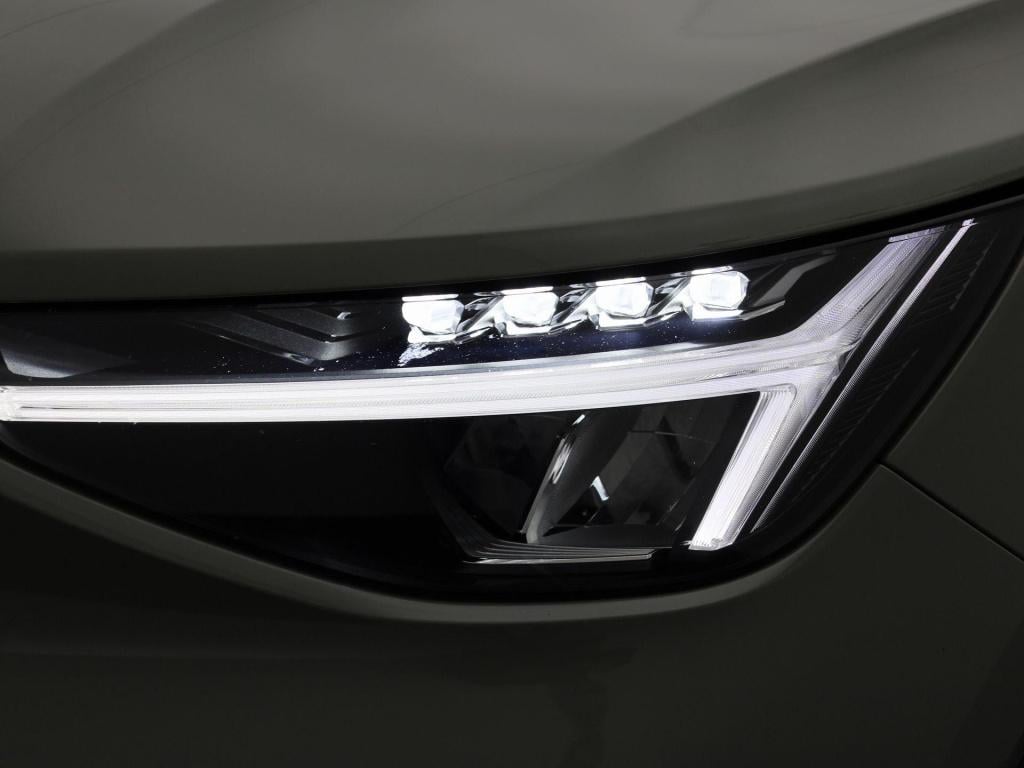 Volvo XC40 single motor extened range core 82 kwh | automaat | apple carpla