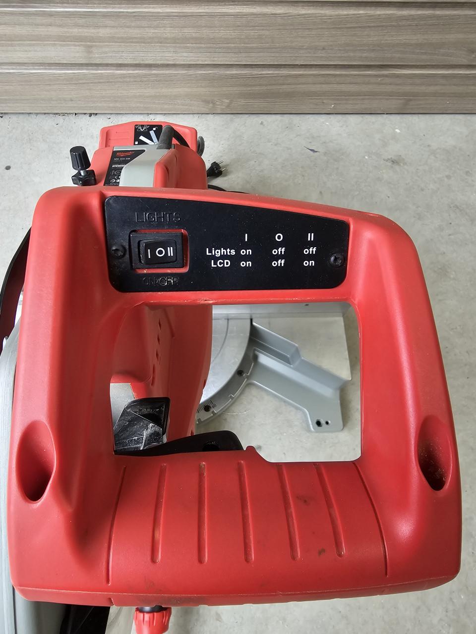 Milwaukee afkortzaag