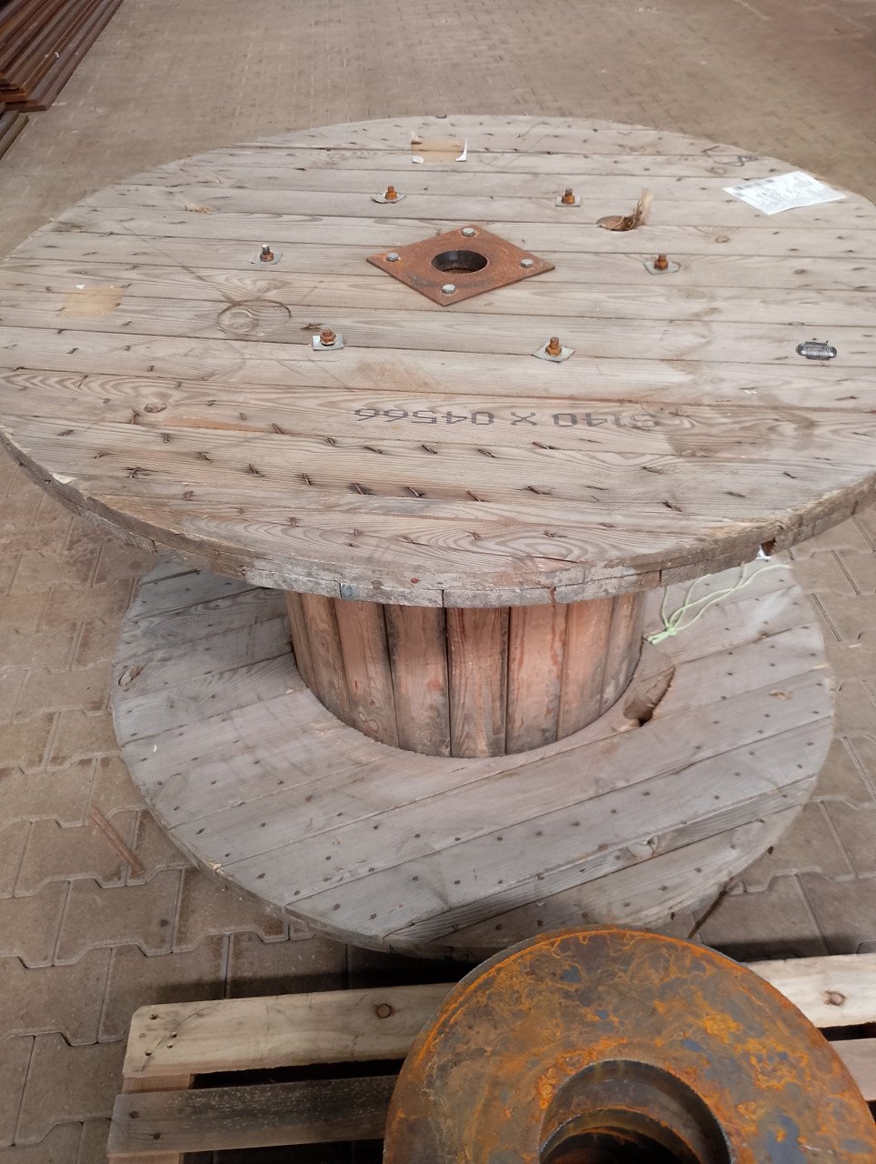 2 houten haspels