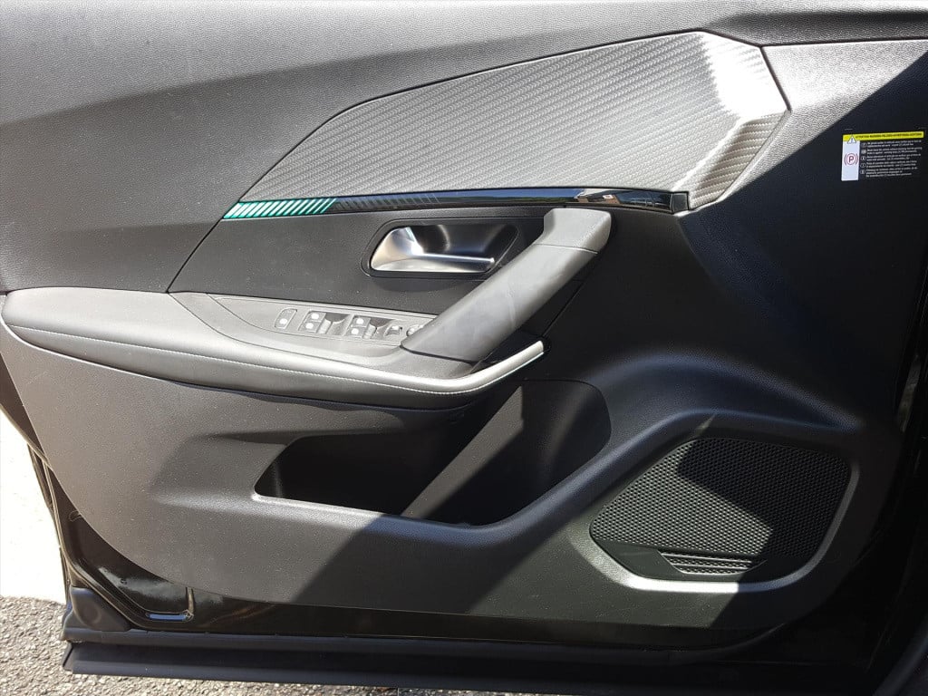 Peugeot 2008 1.2 puretech 100pk allure pack navigatie | apple carplay & and
