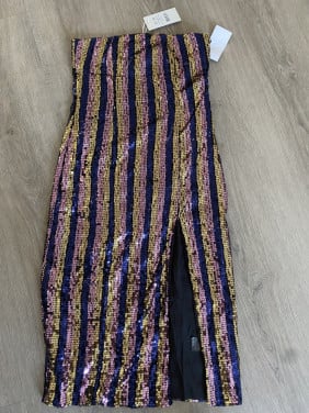Strapless jurk van NA-KD maat 38.
