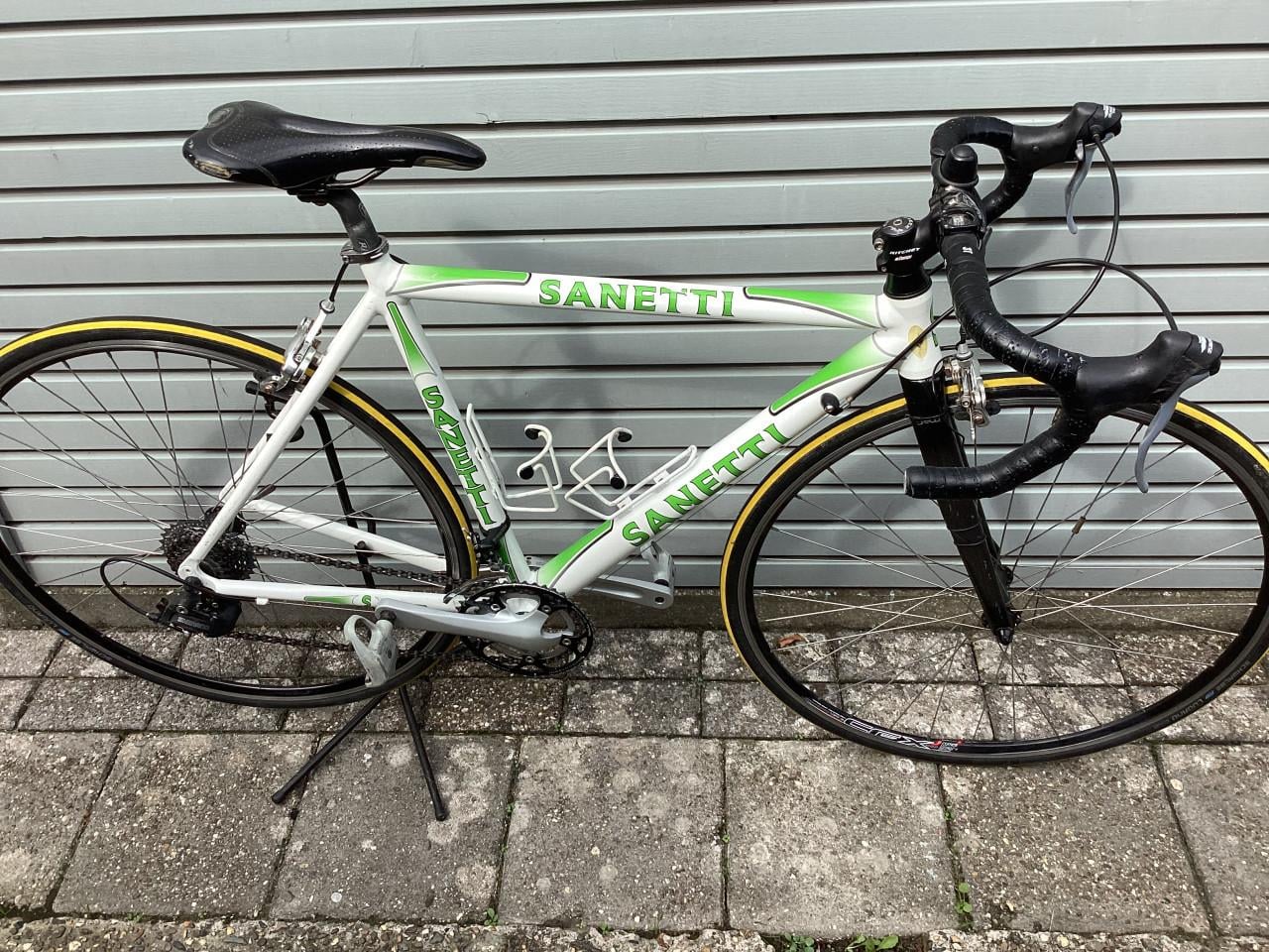 Junior race-fiets.  Frame-maat: 50.      Merk: Sanetti.   Aluminium frame.