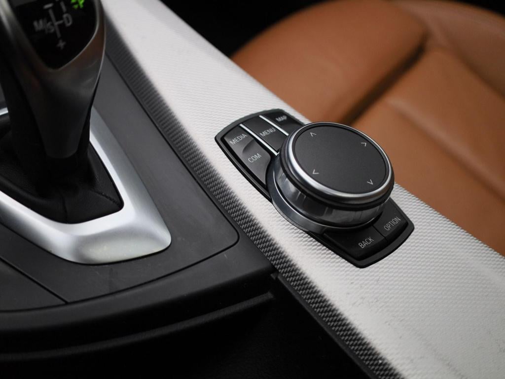 BMW 3-serie 320i m sport edition | automaat | sportonderstel | lmv | schuif