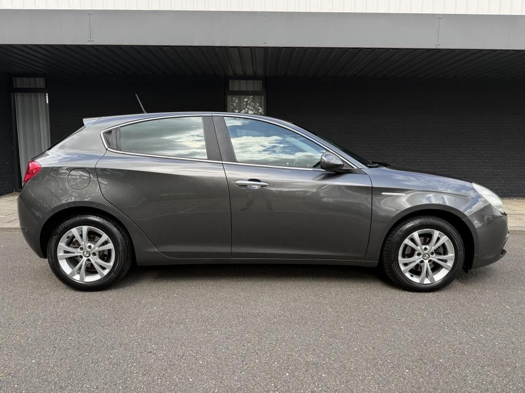 Alfa Romeo Giulietta 1.4 t distinctive - grote beurt + nieuwe distributie -