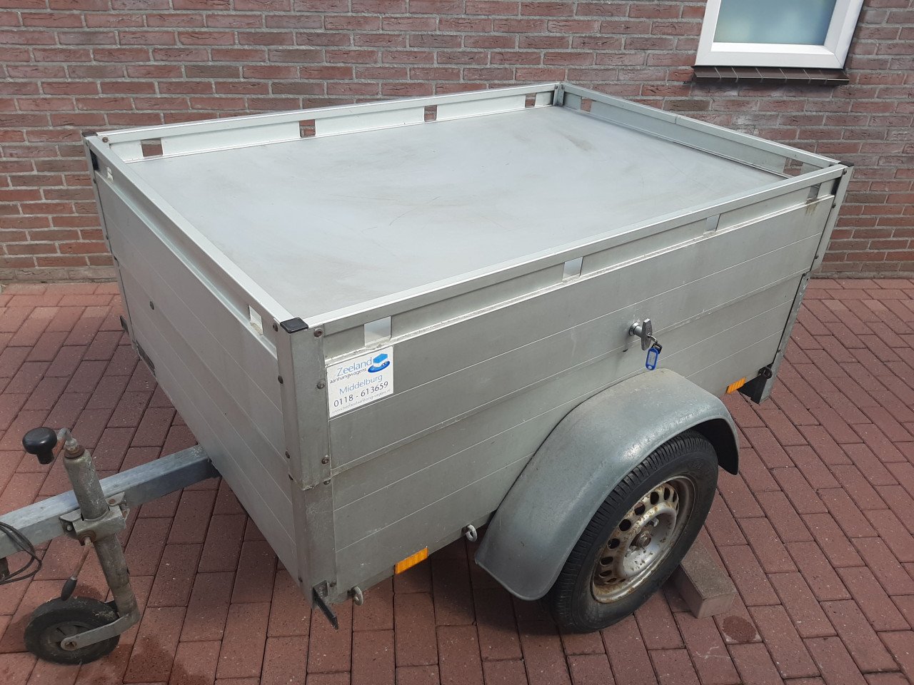 Te koop nette mooie aanhanger gesloten met klep
