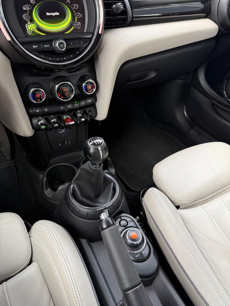 Mini Cooper 1.5 - chili - pano