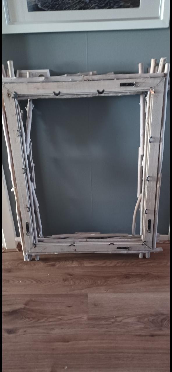 Grote lijst gemaakt van drijfhout