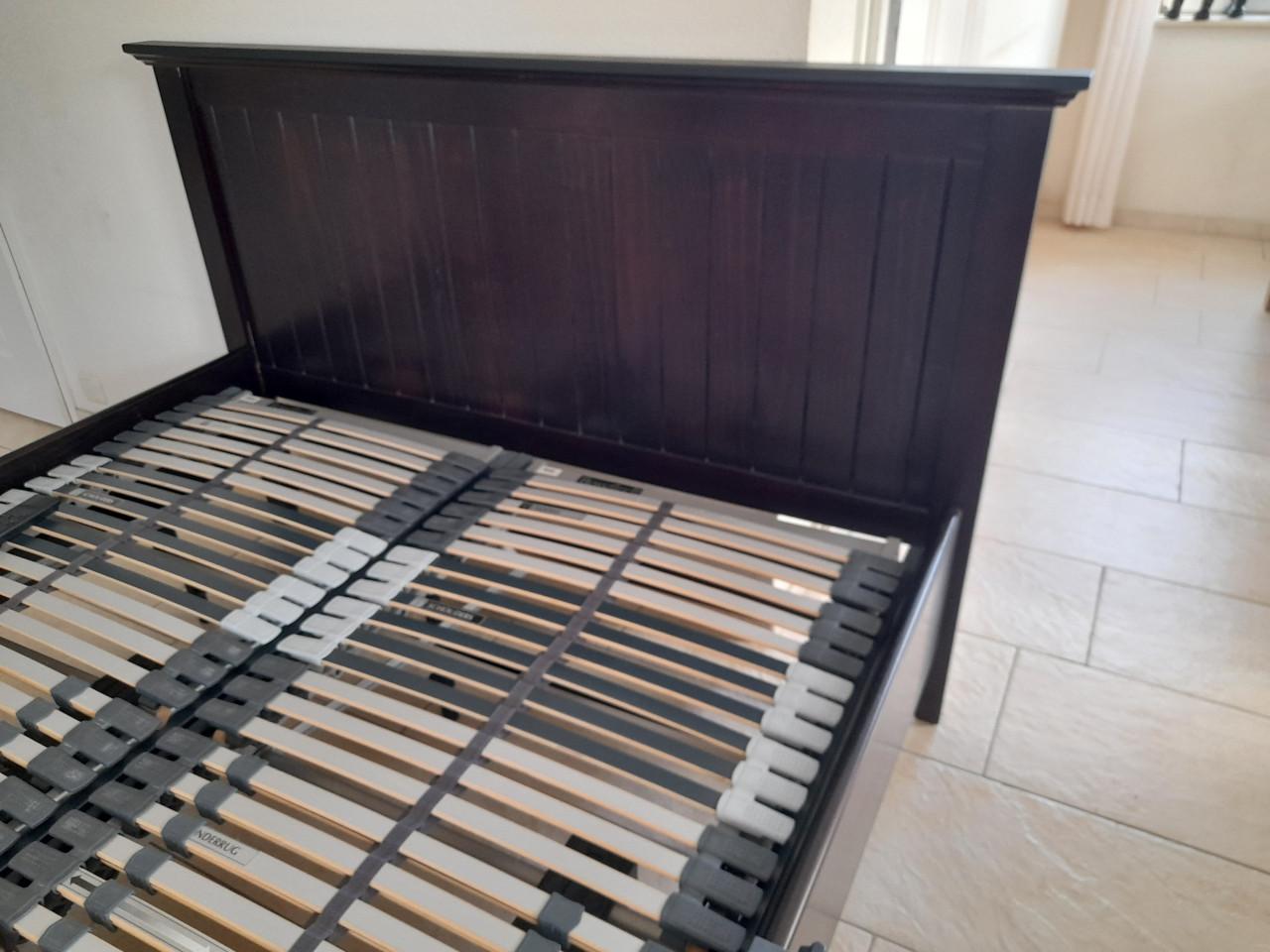 140 x 200 Bed met bossflex elektrisch verstelbare lattenbodems ( i.g.st. )