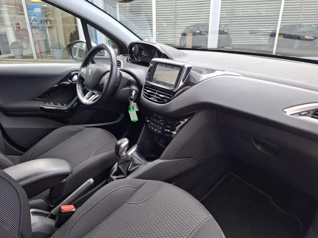 Peugeot 208 1.2 allure nav/clim/lmv/park