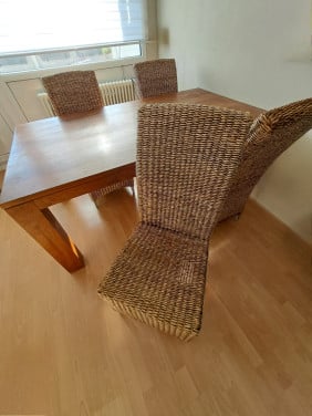 Houten tafel+6stoelen