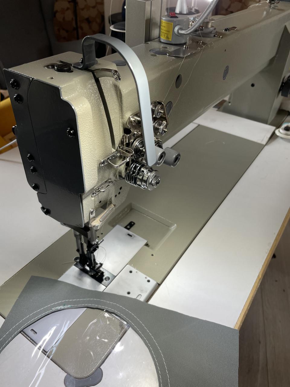 Zeilmaker voor reparatie en bootcanvas