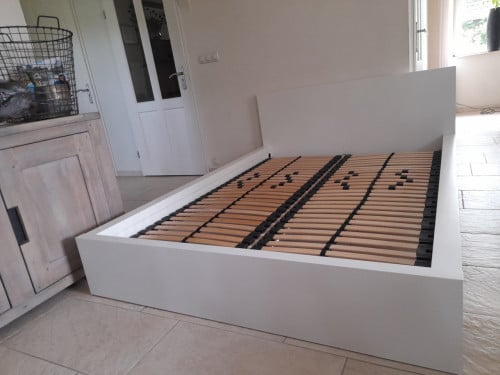 Malm bed 140 x 200 (in goede nette staat )