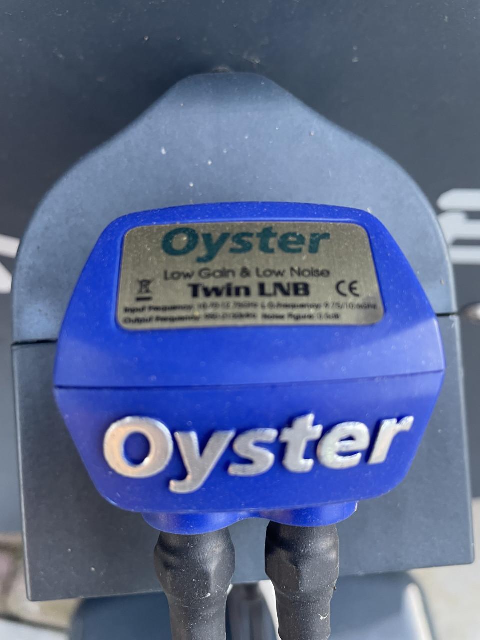 OYSTER schotel antenne met een TEN HAAFT featurebox