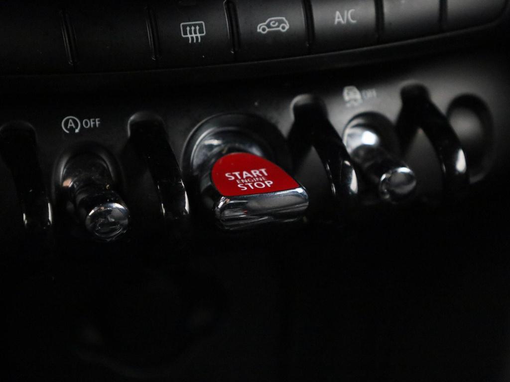 Mini 3-deurs 1.5 cooper essential | navigatie | black pakket | parkeer sens