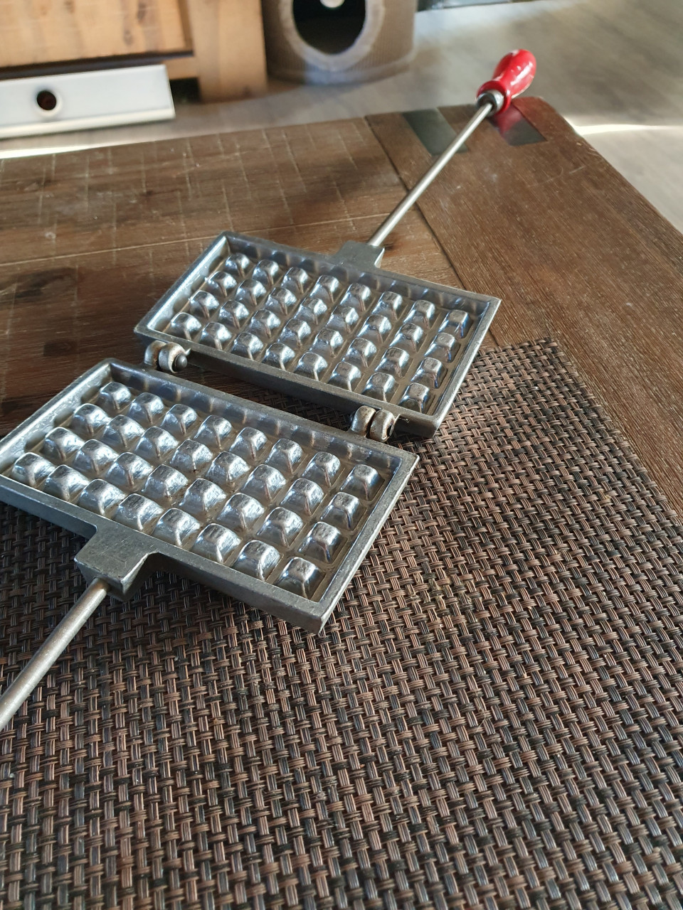 Prachtig vintage wafelijzer voor gas of bbq, in zeer goede staat...