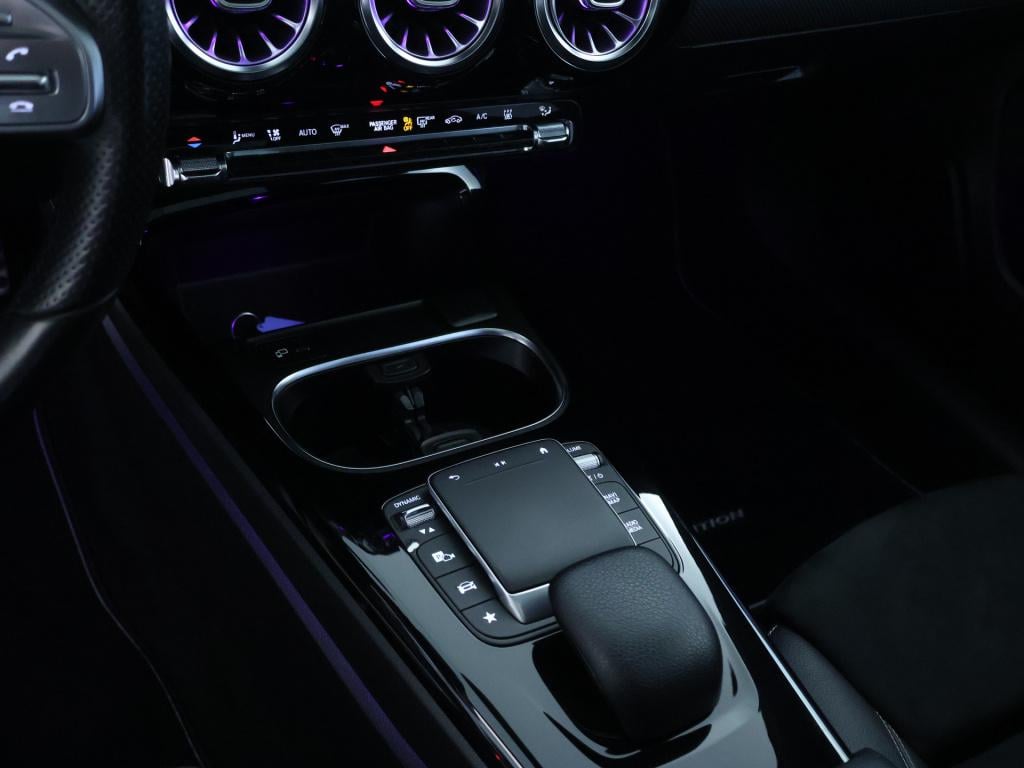 Mercedes-Benz A-Klasse 250 e premium plus | amg line | panoramadak | sfeerv