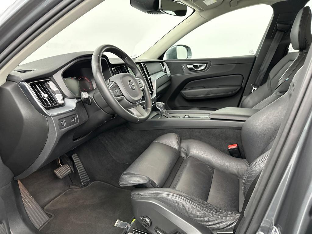 Volvo XC60 t5 253pk momentum| adap.cruise| trekhaak| leder| stoel.verw.