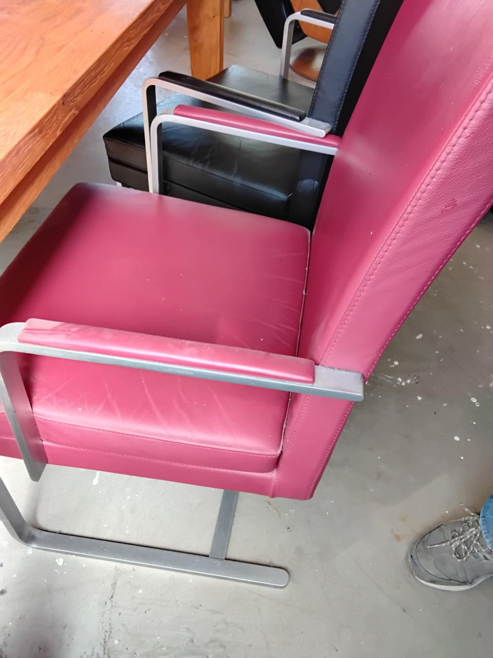 Eethoek compleet gratis modern Hulsta leren metalen 4 stuks stoelen met taf