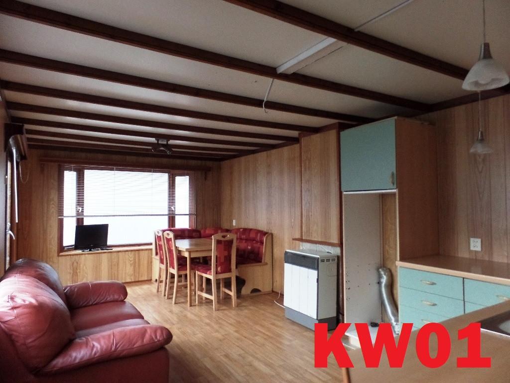 Chalet met retro interieur en kunststof buitenzijde te koop