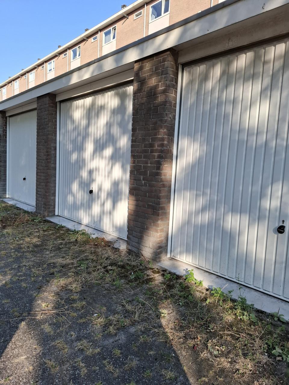 TE HUUR NETTE GARAGEBOX IN VLISSINGEN