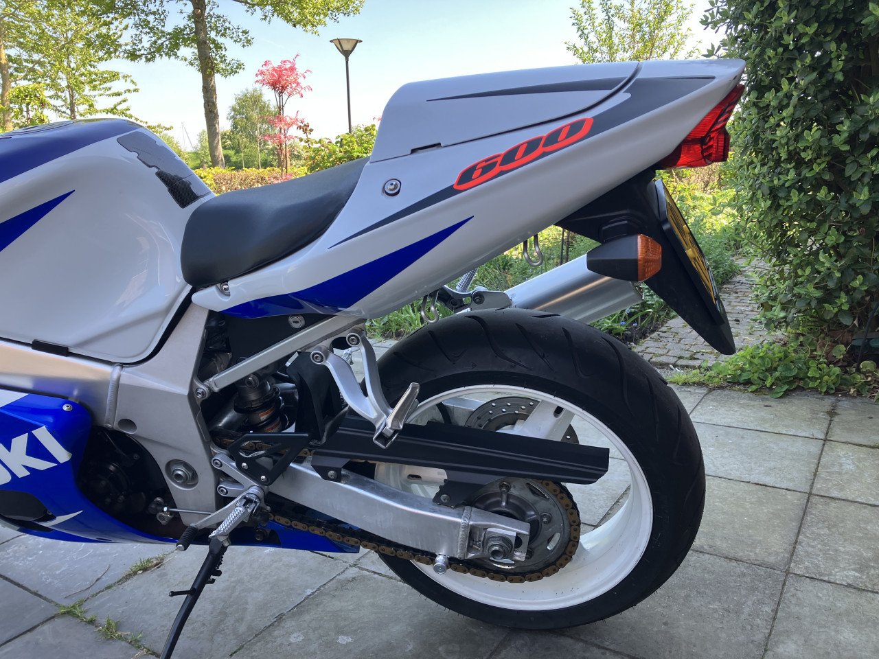 Suzuki GSX-R600 2001 in absoluut unieke staat schadevrij nieuwe banden etc.