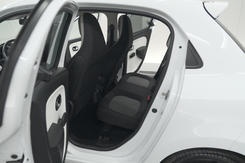 Renault Twingo sce limited | parkeersensoren | bluetooth | airco | 15 inch 
